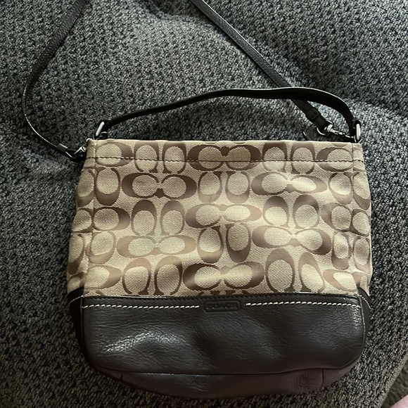 Coach Handbags - Used Coach classic patterned bag